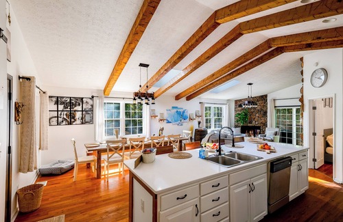 Mount Jackson Ski Chalet | Rustic Getaway HotTub&Games ~5min to Bryce Resort