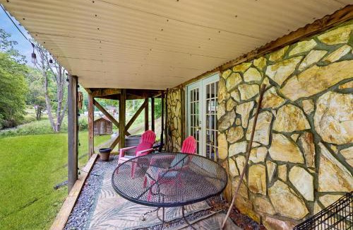 Kyle House | Rustic Getaway