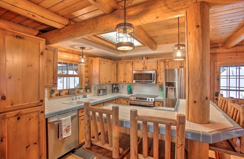 Coeur d'Alene Cabin | Rustic Gotham Bay Cabin on Lake Coeur d'Alene
