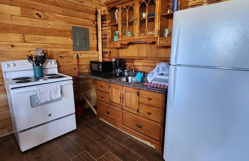 Pineville Cabin | Rustic Haven in the Woods: Intimate Getaway for Two with Charming Amenities!
