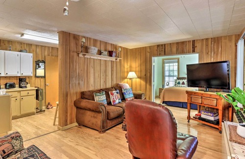 Hayesville Cabin | Rustic Hayesville Cabin w/ Fire Pit & Deck!