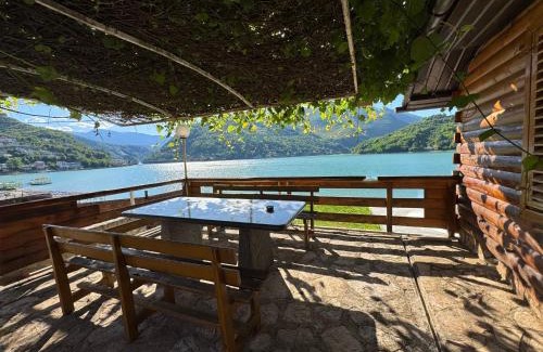 Herzegovina-Neretva Canton Apartment | Rustic Heaven Ostrožac Cottage houses