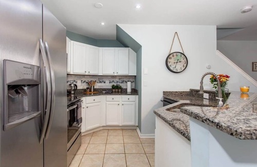 Edgewood House | Rustic-Industrial 2/MARTA/Good Eats/Sleeps 6