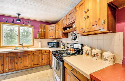 Intervale Cottage | Rustic Intervale Hideaway w/Deck & Wooded Views!