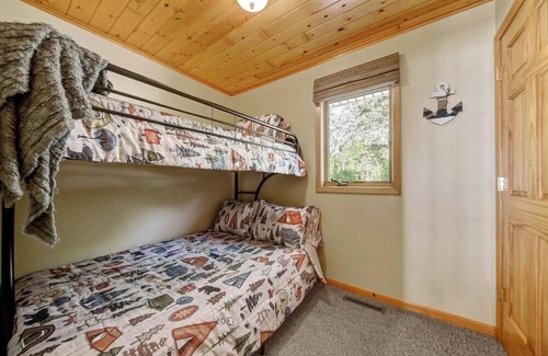 Faribault Cabin | Rustic Lake Escape at Two Oaks Cabin -Roberds Lake