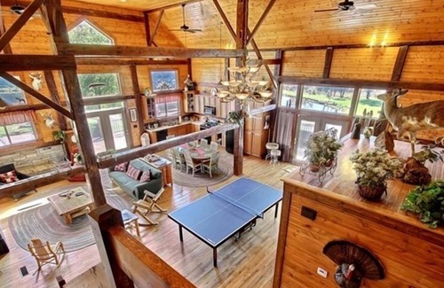 Logan Cabin | Rustic Lakefront Lodge in Hocking Hills