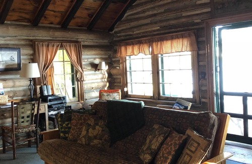 Franklin Cabin | Rustic Lakeside Cabin With Modern Conveniences.
