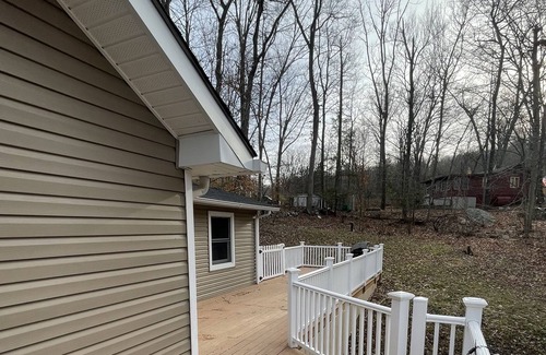 Wantage House | Rustic Lakeside House Gorgeous Views With Comfortable Amenities