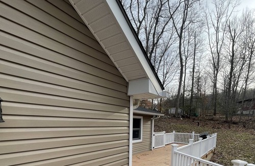 Wantage House | Rustic Lakeside House Gorgeous Views With Comfortable Amenities