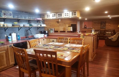 Brookings County House | Rustic Lodge Perfect For Family Reunions