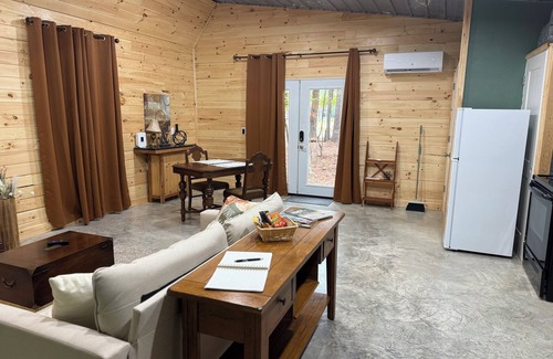 Grapevine Cabin | Rustic Lodge. Quiet and cozy