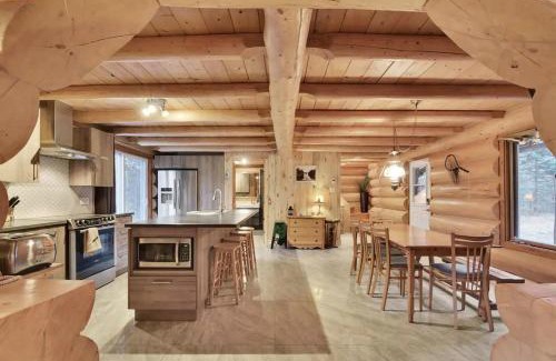 Mauricie House | Rustic Log Chalet in Nature - Chalet Le Melisse