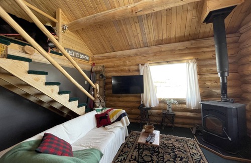 Dubois Cabin | Rustic Log Cabin * Next to National Forest * Near Yellowstone