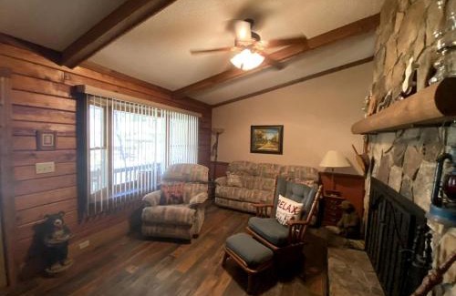 Hiawassee House | Rustic Log Cabin Rental near Chattahoochee National Forest, Georgia
