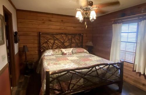 Hiawassee House | Rustic Log Cabin Rental near Chattahoochee National Forest, Georgia