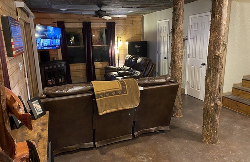 Swinging Bridge Village House | Rustic Log Cabin at Swinging Bridge