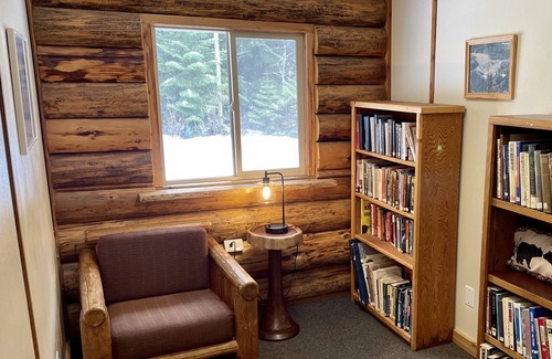 Boundary County Cabin | Rustic log cabin