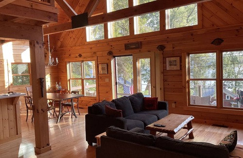 Castleton House | Rustic Log Home at the LAKE