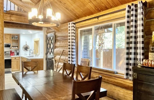 Camano Island House | Rustic Log Home Escape - Lodge Comfort & Outdoor FirepitnPeaceful retreat