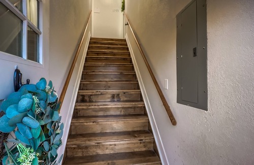Overland Apartment | Rustic Luxe Studio - Cozy Studio/minutes to Downtown