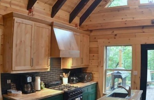 Dahlonega Cabin | Rustic Luxury Cabin in Wine Country Dahlonega