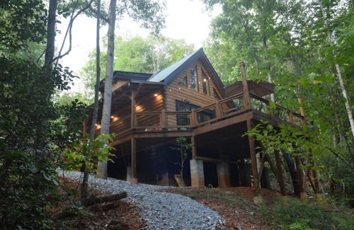 Dahlonega Cabin | Rustic Luxury Cabin in Wine Country Dahlonega