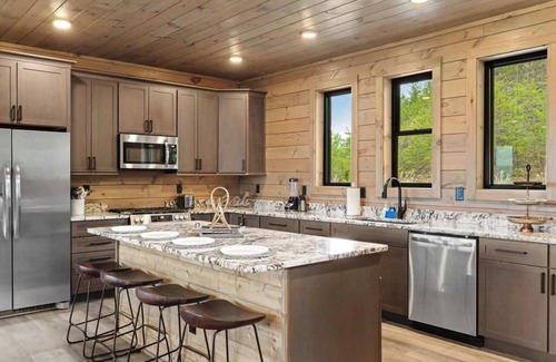 Walland Cabin | Rustic Luxury Cabin with Indoor Pool