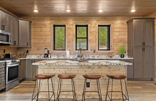 Walland Cabin | Rustic Luxury Cabin with Indoor Pool