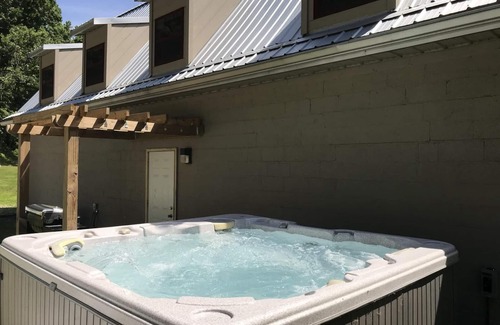 Gnaw Bone House | Rustic meets industrial: pet-friendly barn with near Nashville, Indiana!