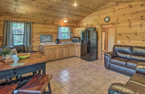 Mountain View Cabin | Rustic Mtn-View Cabin < 1 Mile to White River!