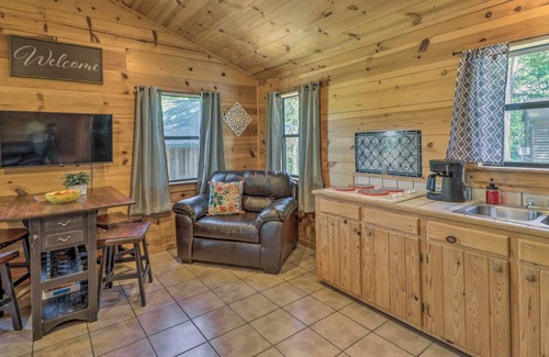 Mountain View Cabin | Rustic Mtn-View Cabin < 1 Mile to White River!