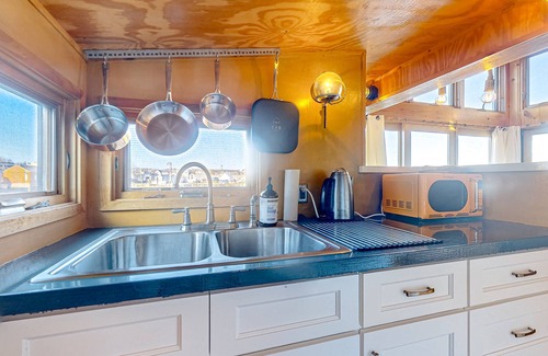 Rockport House | Rustic Oceanfront Studio on Rockport Harbor, Wifi, Loft
