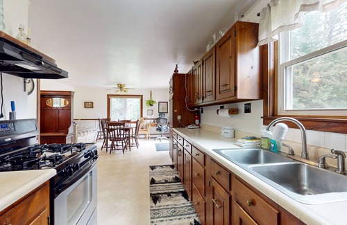 Easton House | Rustic, peaceful dog friendly home with nature all around