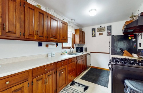 Easton House | Rustic, peaceful dog friendly home with nature all around