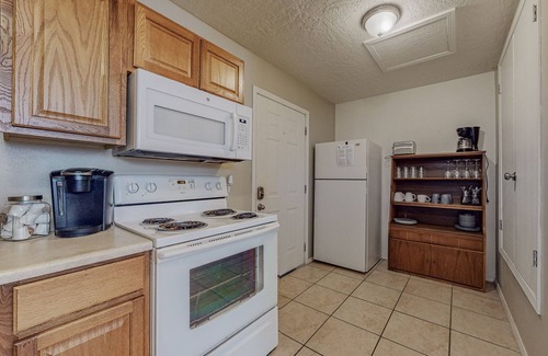 West Old Town Apartment | Rustic Pearl, Near Old Town