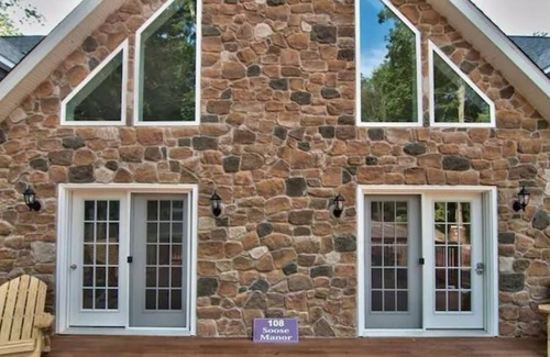 Tafton House | Rustic Private Manor Retreat In Tafton Near Lake!