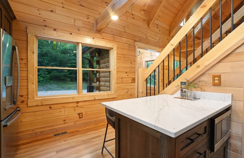South Bloomingville Cabin | Rustic Ravine | Hocking Hills