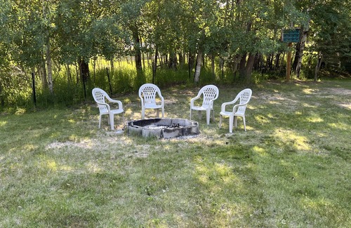 Detroit Lakes Cabin | Rustic Retreat near Shops/Bars/Eats/Beach