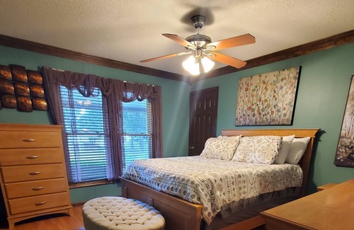 Kedron House | Rustic Retreat - Spring Hill/Columbia/Franklin/close to GM -private & spacious