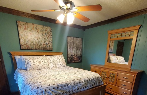 Kedron House | Rustic Retreat - Spring Hill/Columbia/Franklin/close to GM -private & spacious