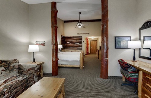 Johnston Hotel | Rustic Retreat w/Indoor-Outdoor Pool, Whirlpool & Free Breakfast