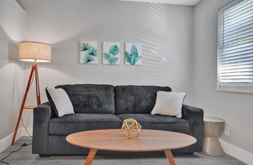 Poinciana Park Apartment | Rustic Retreats Beachy 1BR for 4 guests in the heart of Fort Lauderdale
