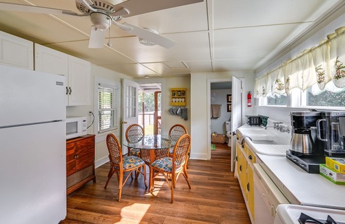 Belhaven House | Rustic River Bungalow - Steps to Downtown Belhaven
