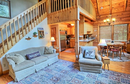 West Jefferson Cabin | Rustic River-Open for Bookings! River Access, WIFI, Ping Pong, Fire Pit