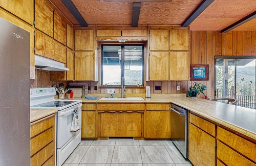 Graeagle House | Rustic riverfront house with wood stove & valley views from private deck
