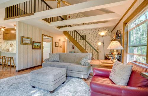 Truckee House | Rustic Riverfront Truckee Cabin with Deck and BBQ