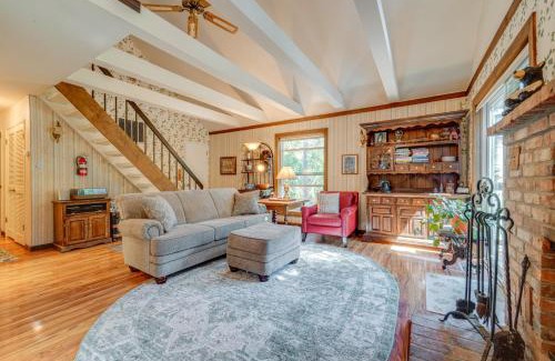Truckee House | Rustic Riverfront Truckee Cabin with Deck and BBQ