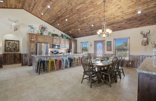 Sabinal House | Rustic Riviera Sleeps 28w/5bdrm OptHeatedPool PingPong FREE FrioAccess@ConcanVIP
