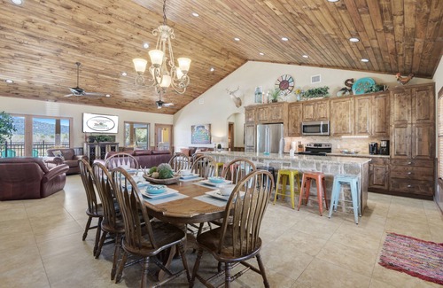 Sabinal House | Rustic Riviera Sleeps 28w/5bdrm OptHeatedPool PingPong FREE FrioAccess@ConcanVIP