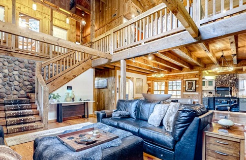 Seymour Cabin | Rustic secluded cabin with fireplace, deck, firepit, grill, mtn views - dogs OK